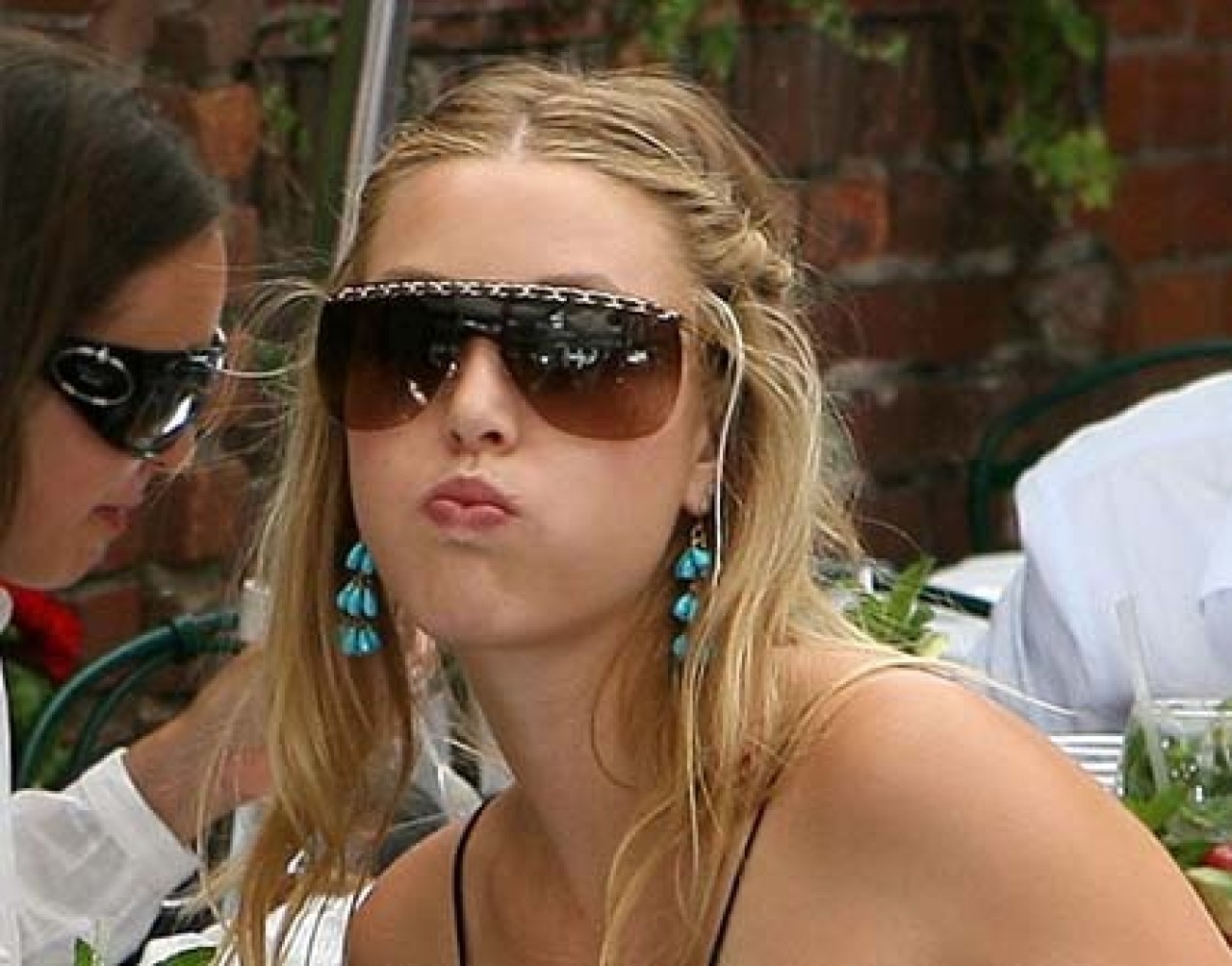 Whitney Port üstsüz güneşlenmeyi seviyor. 5