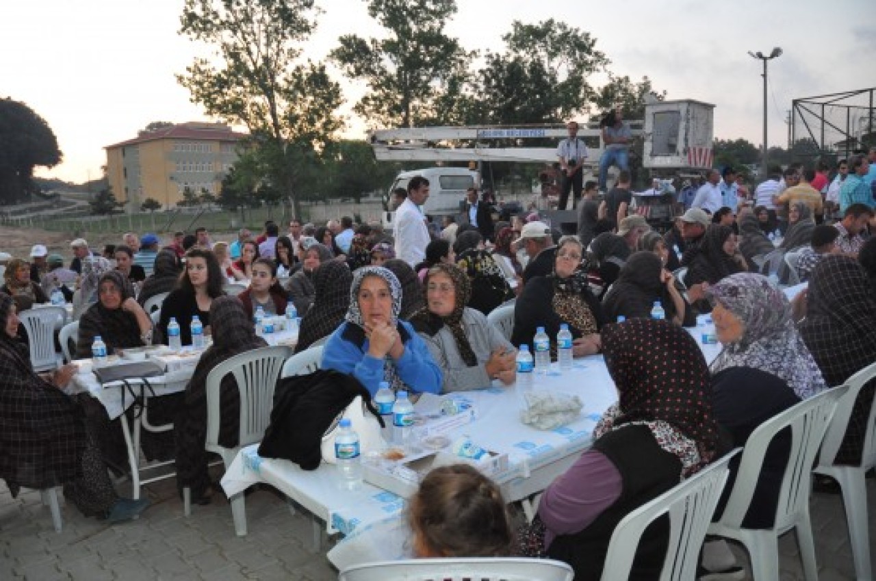 BELEDİYE İLK İFTAR SOFRASINI SAYALAR’DA KURDU 1