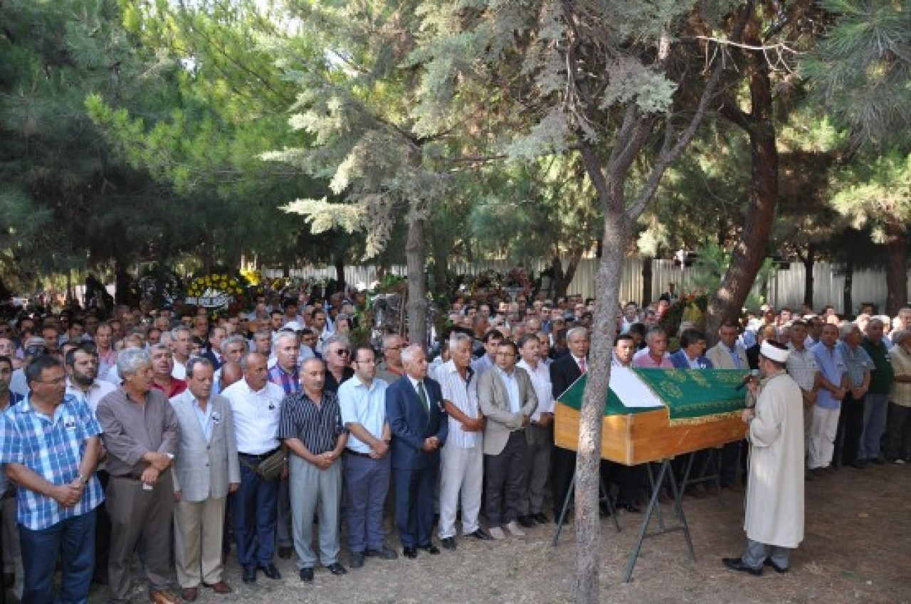 Silivri Kadir abisini son yolculuğuna uğurladı 5