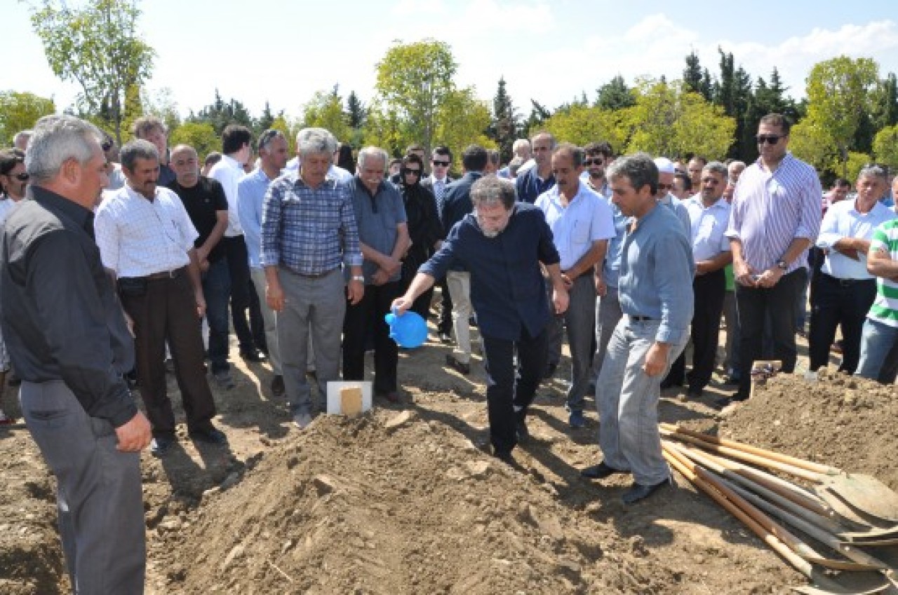 Hürriyet yazarı  Ahmet Hakan Coşkun’un baba acısı. 10