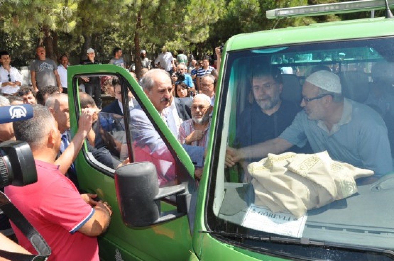 Hürriyet yazarı  Ahmet Hakan Coşkun’un baba acısı. 12