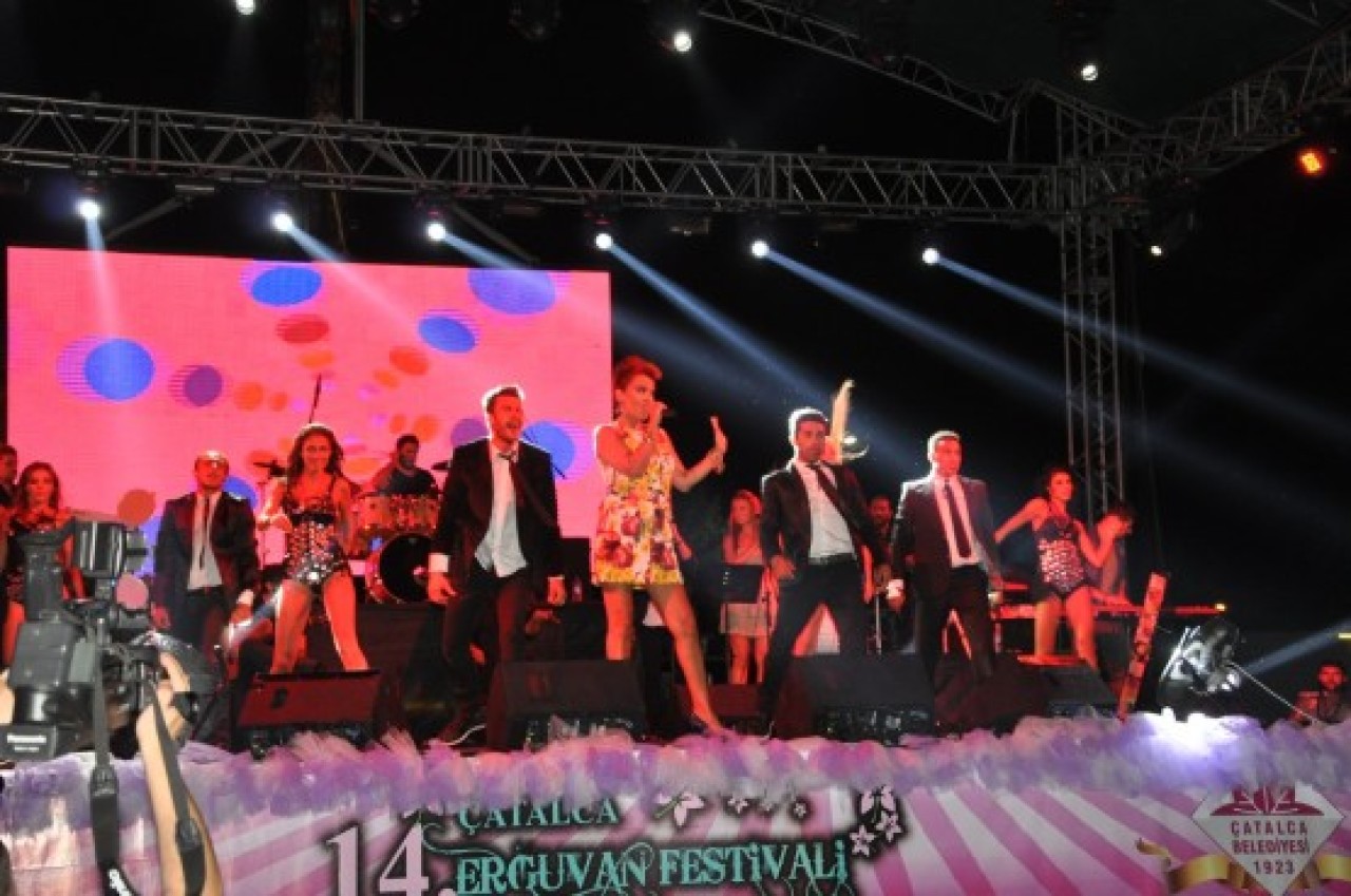 Festivale Demet Akalın damgası 11