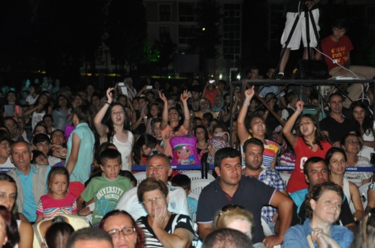 Festivale Demet Akalın damgası 15