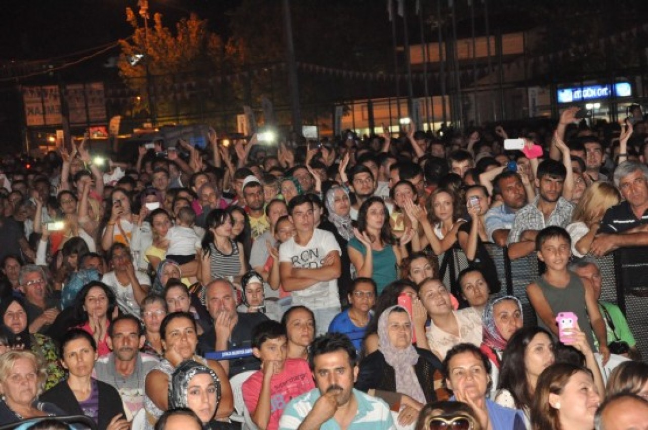 Festivale Demet Akalın damgası 16