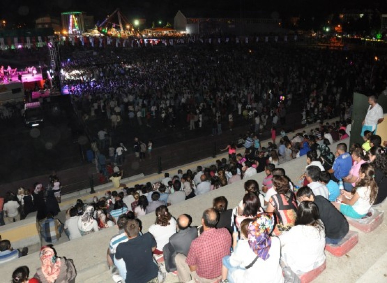 Festivale Demet Akalın damgası 22