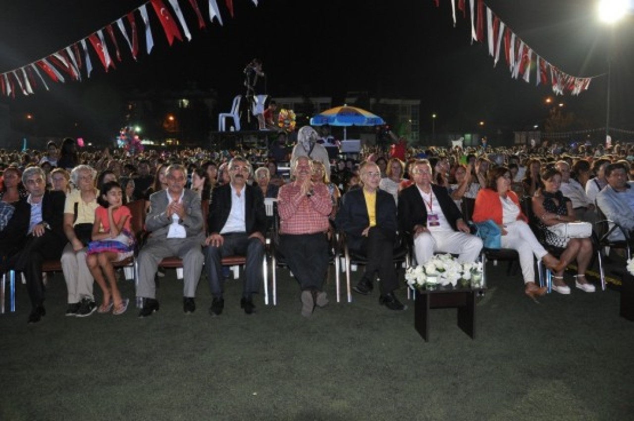 Festivale Demet Akalın damgası 6