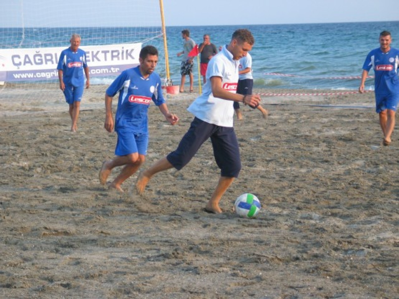 KUMBURGAZ’DA PLAJ FUTBOLU YENİDEN BAŞLIYOR! 1