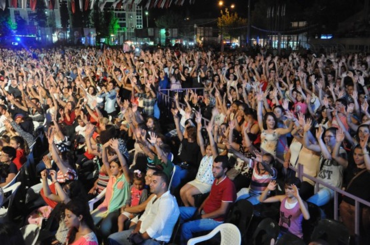 Bengü okudu, Çatalca oynadı... 18