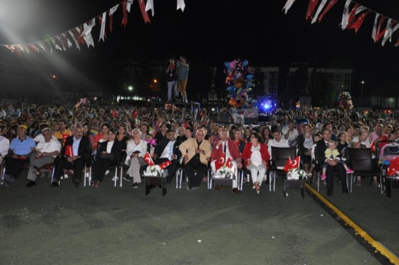 ERGUVAN FESTİVALİ’NDE ZAFER BAYRAMI COŞKUSU 11