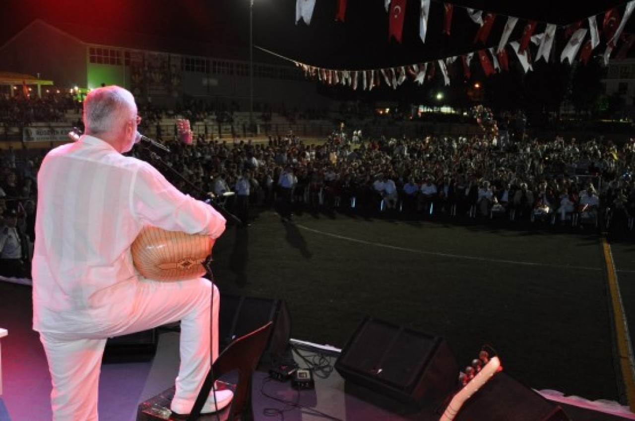 ERGUVAN FESTİVALİ’NDE ZAFER BAYRAMI COŞKUSU 12