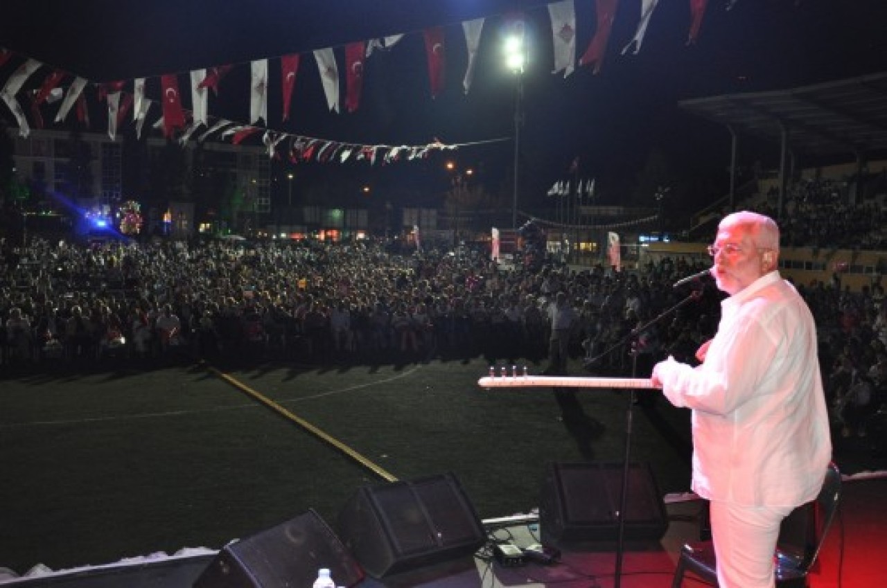 ERGUVAN FESTİVALİ’NDE ZAFER BAYRAMI COŞKUSU 13