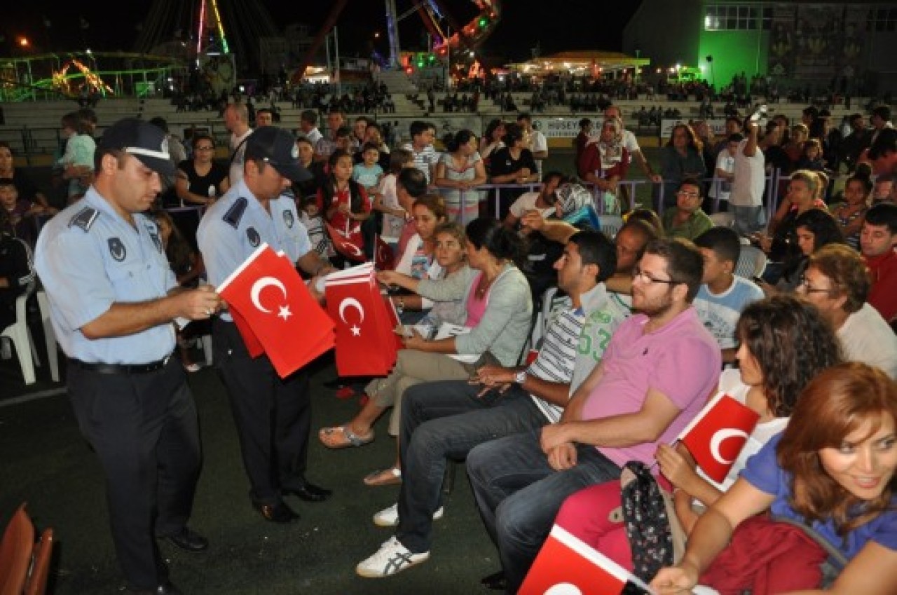 ERGUVAN FESTİVALİ’NDE ZAFER BAYRAMI COŞKUSU 4