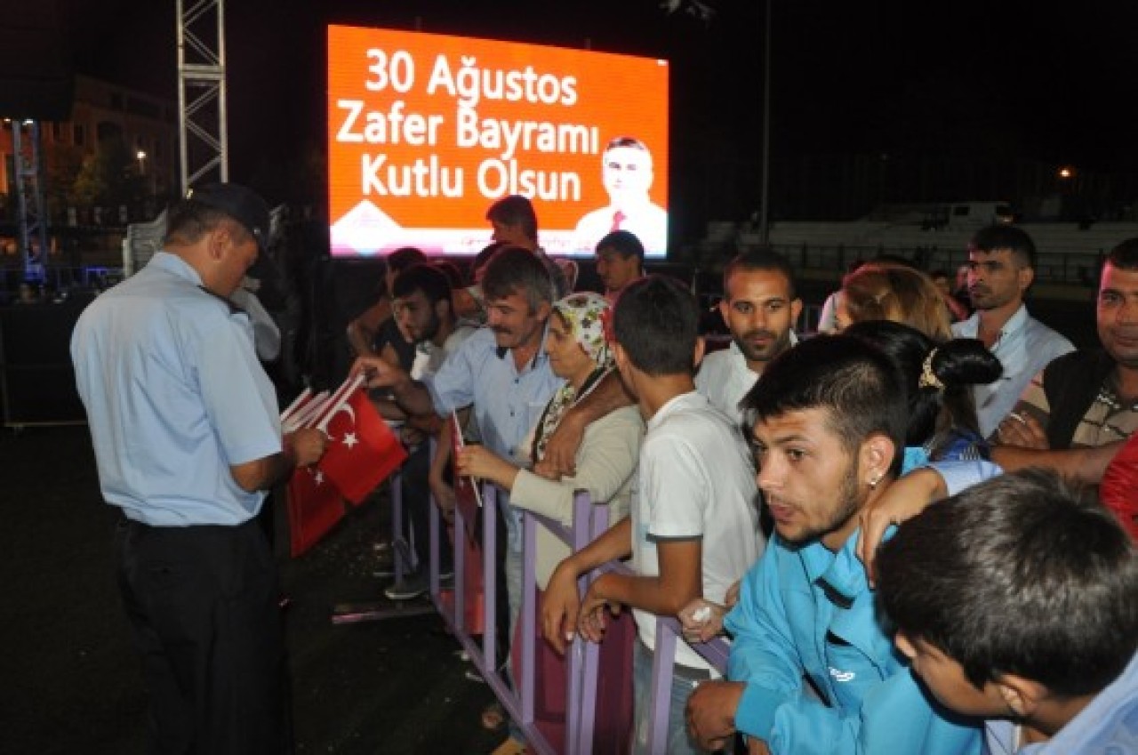 ERGUVAN FESTİVALİ’NDE ZAFER BAYRAMI COŞKUSU 6