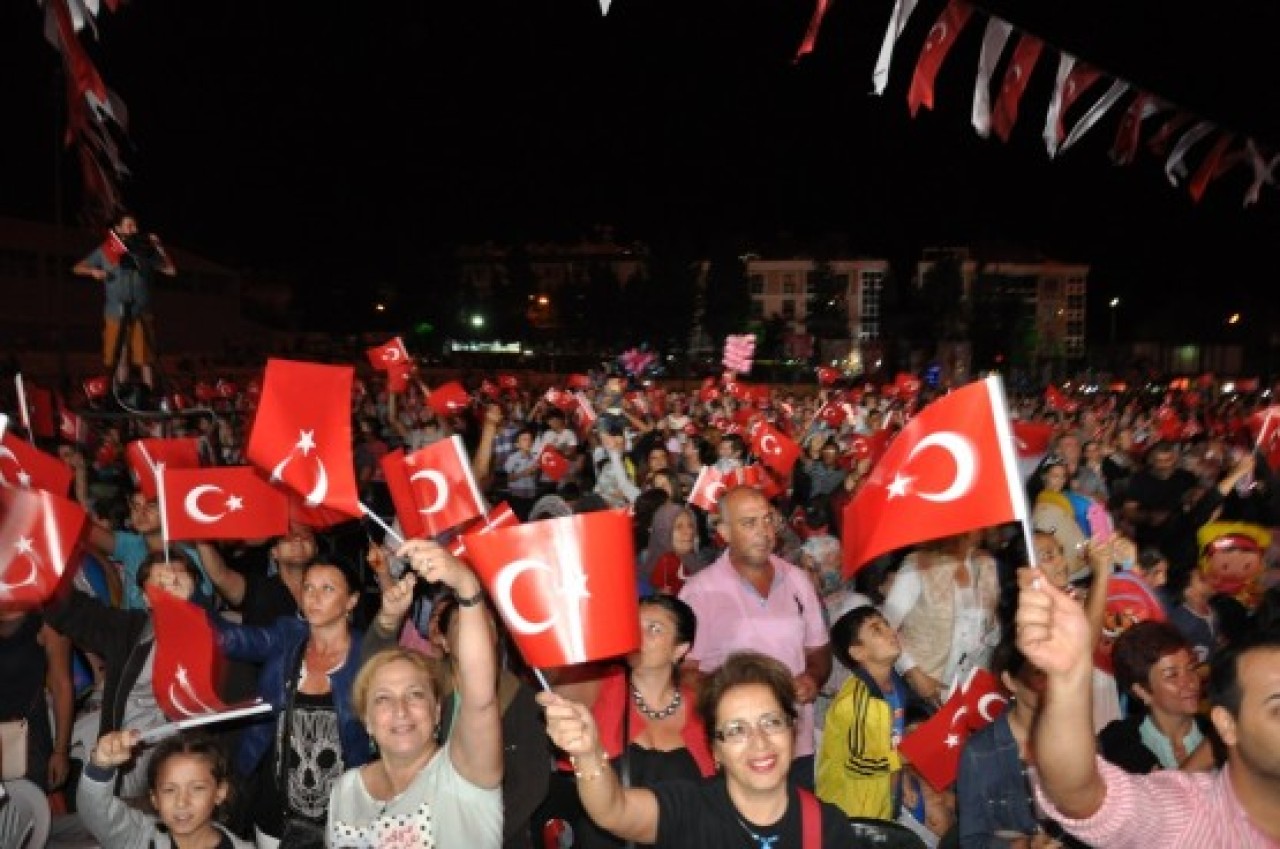 ERGUVAN FESTİVALİ’NDE ZAFER BAYRAMI COŞKUSU 7