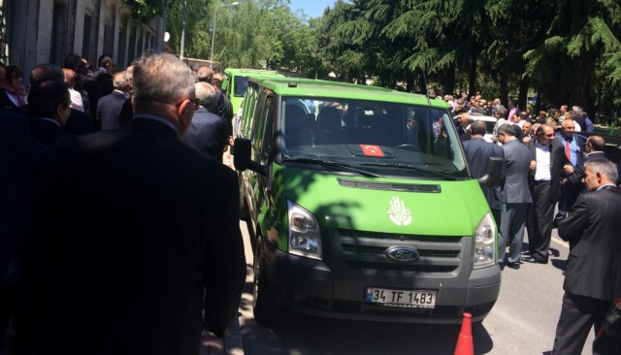 CHP Milletvekili Aslanoğlu onbinler tarafından gözyaşlarıyla uğurlandı 10