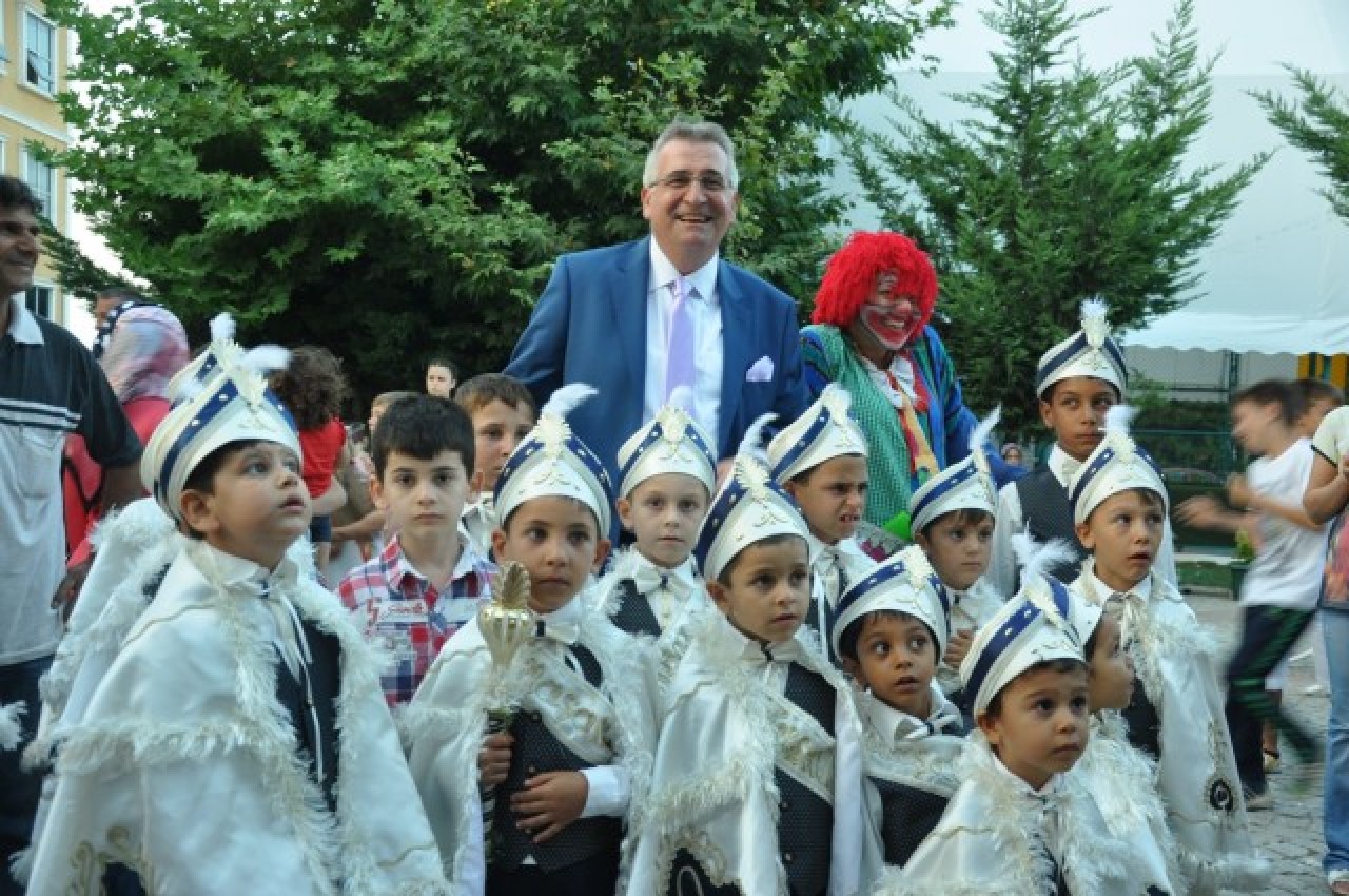 ERGUVAN FESTİVALİ MUHTEŞEM BAŞLADI 1