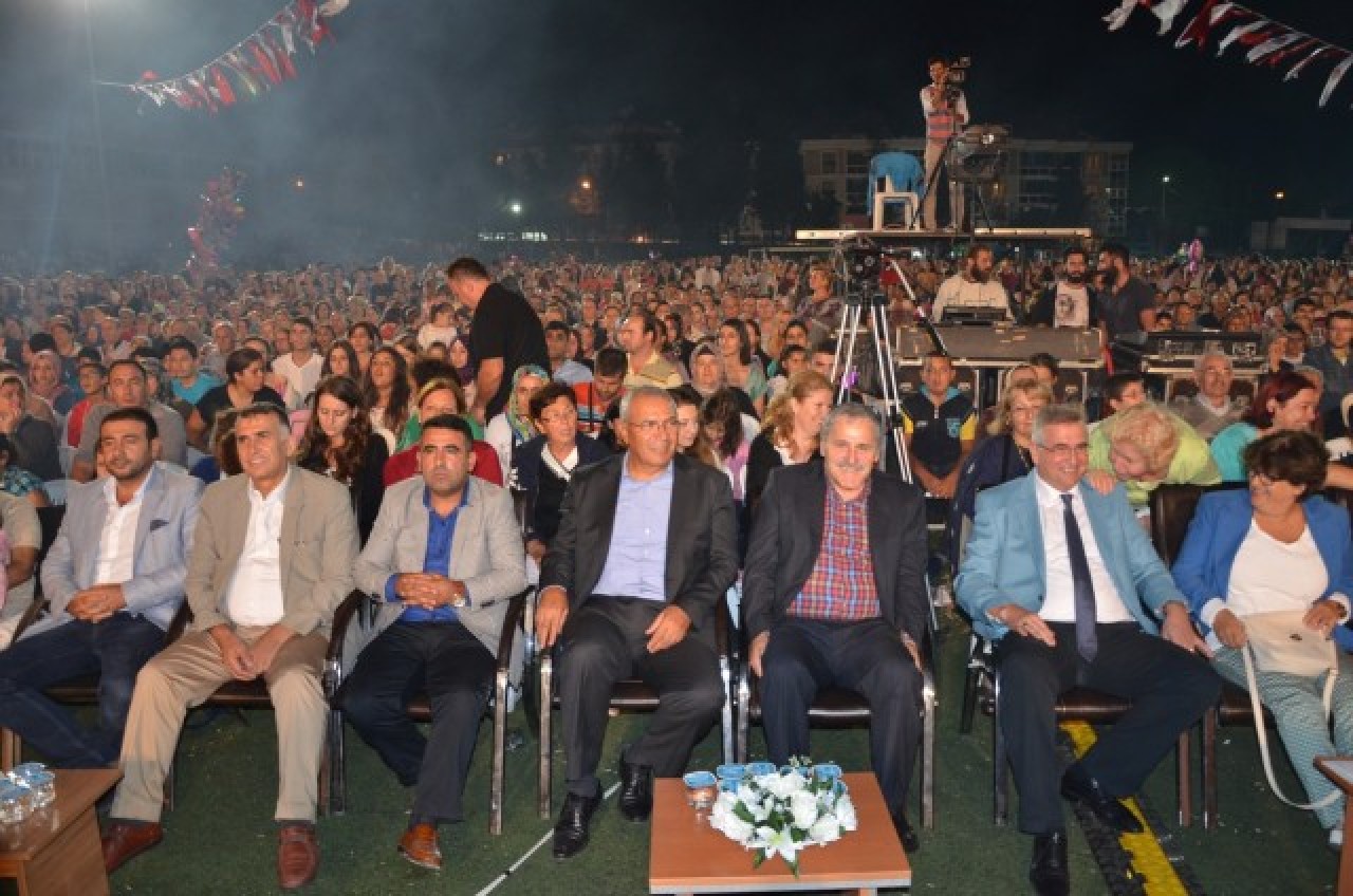 FESTİVALİN FİNAL GECESİNDE COŞKU VARDI, EĞLENCE VARDI 15