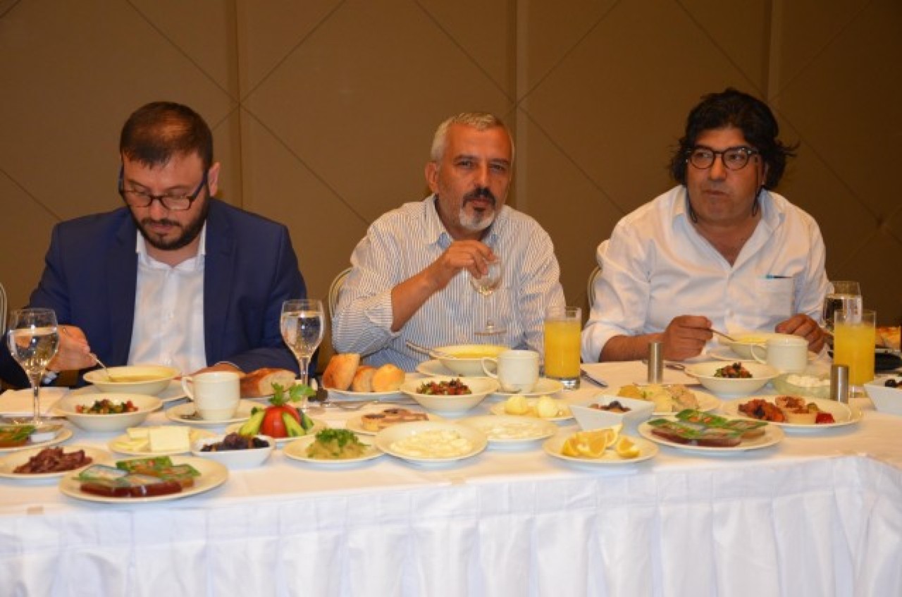 İYGAD iftarda buluştu 26