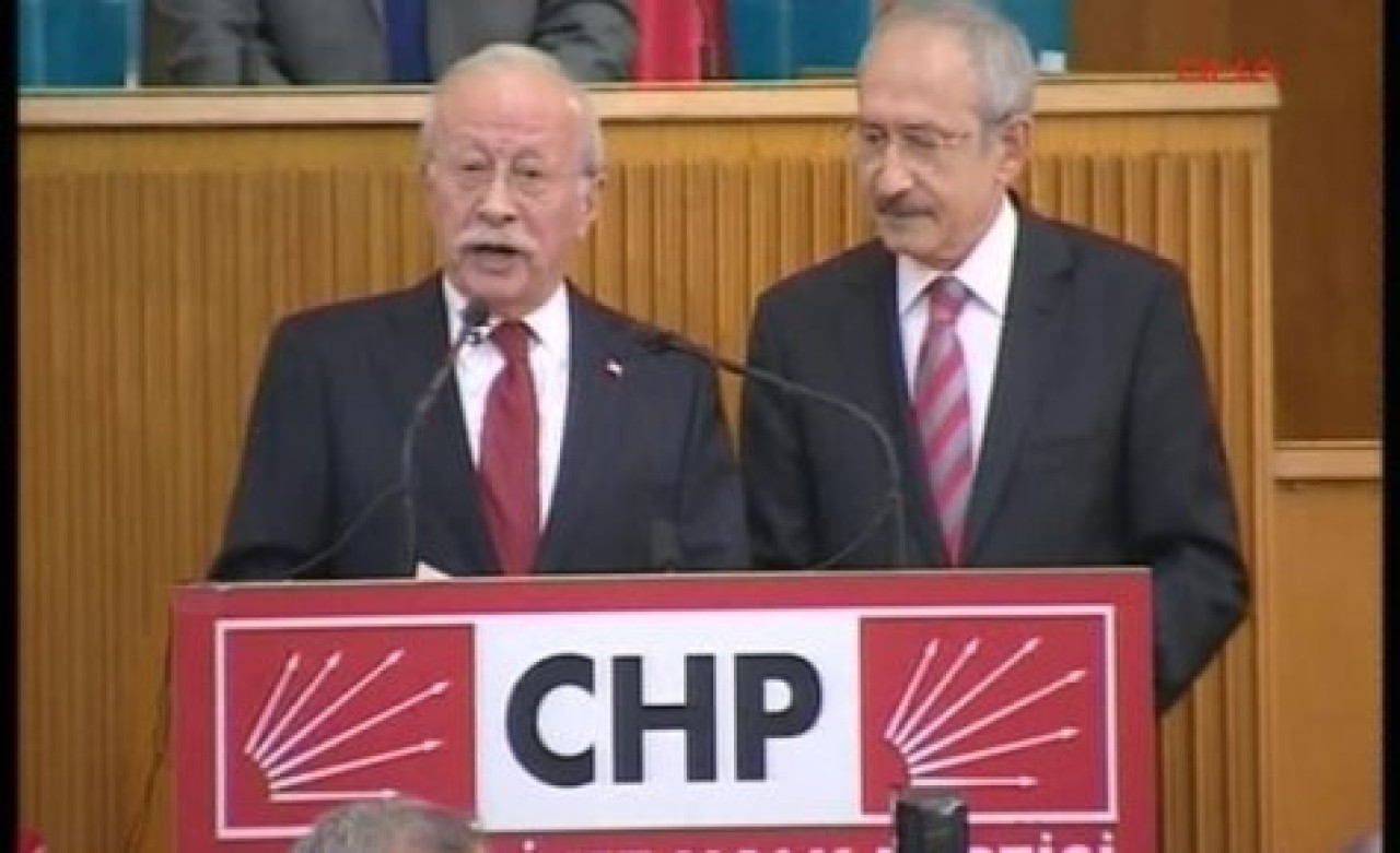 Oktay Ekşi CHP'ye katıldı