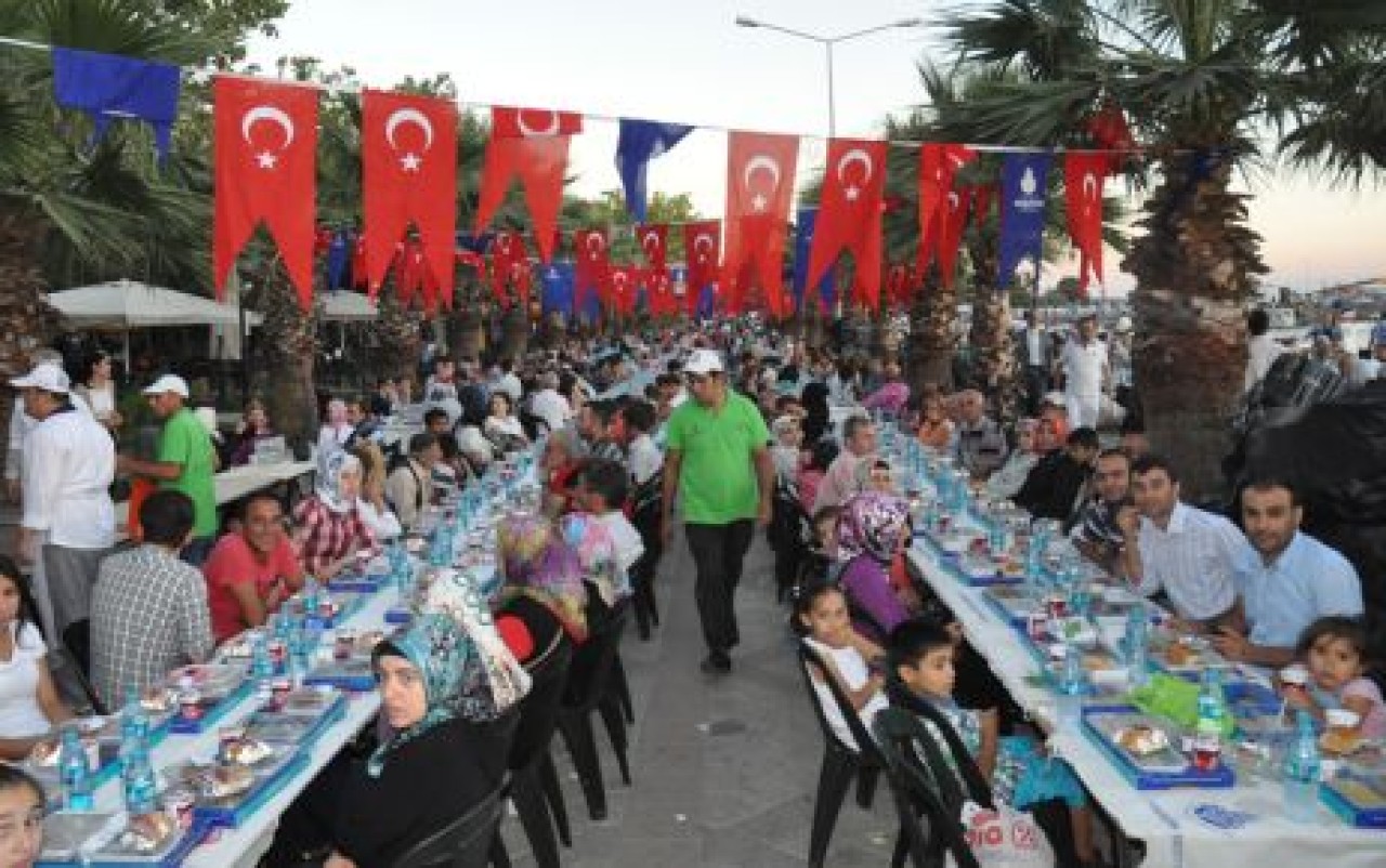 KURTULMUŞ SİLİVRİ’DE  İFTAR AÇTI