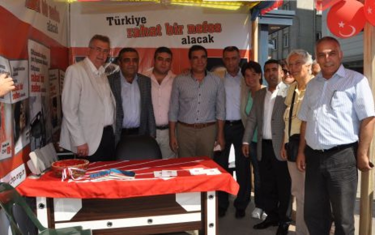 CHP GENEL BAŞKAN YARDIMCILARI ERGUVAN FESTİVALİNDE