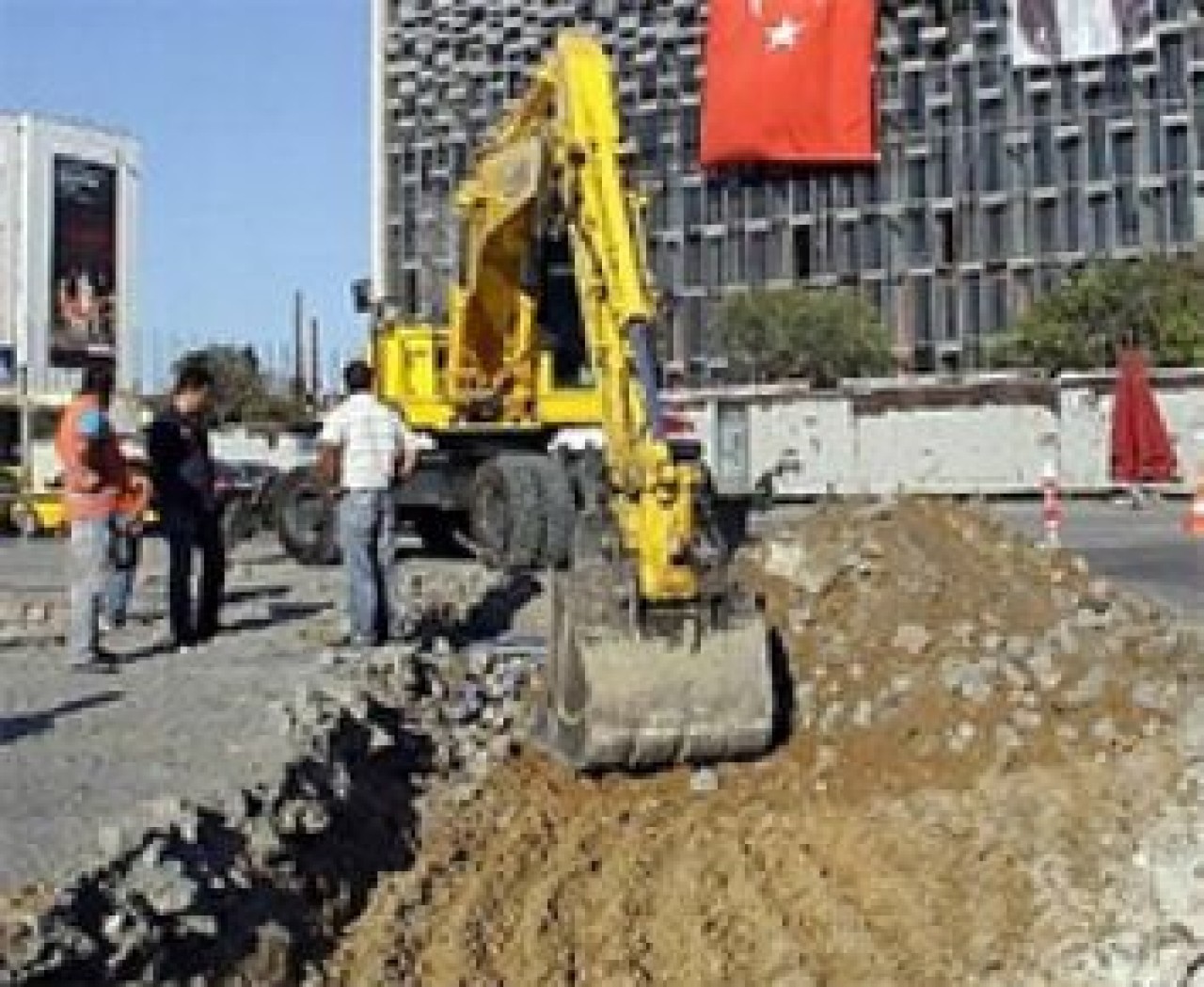 İş makinaları yine Taksim'de