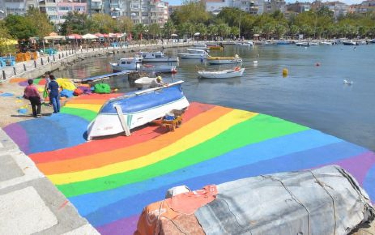 Silivri’nin sahili gökkuşağına dönüştü