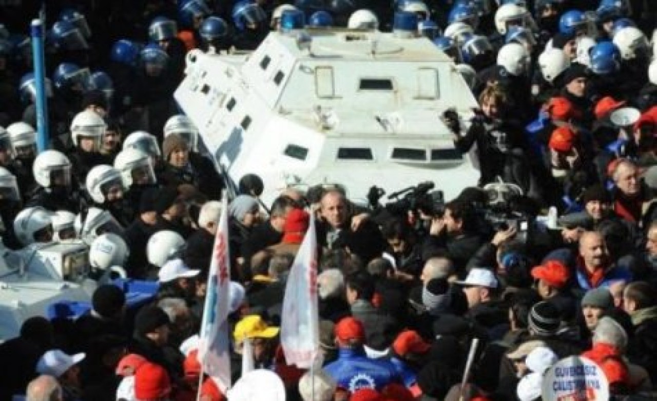 Torba Yasa'yı protesto eden sendikalılara gaz