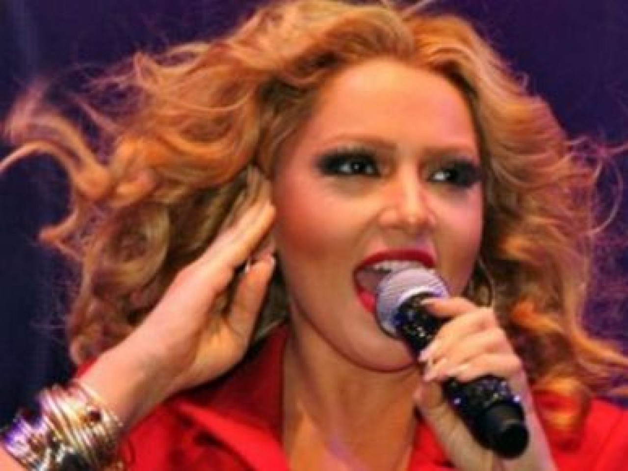 Hadise: İçimdeki Sıcaklığı Hisset Yanıyorum