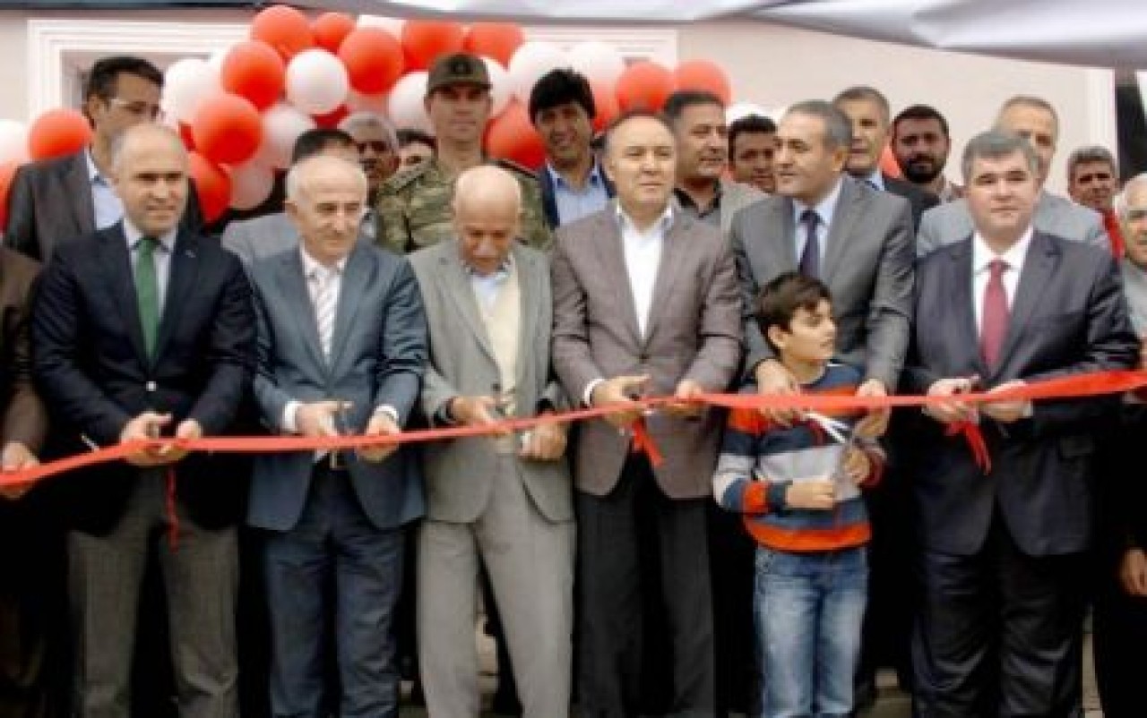 Vehbi Orakçı okulunu görkemli bir tören ile açtı