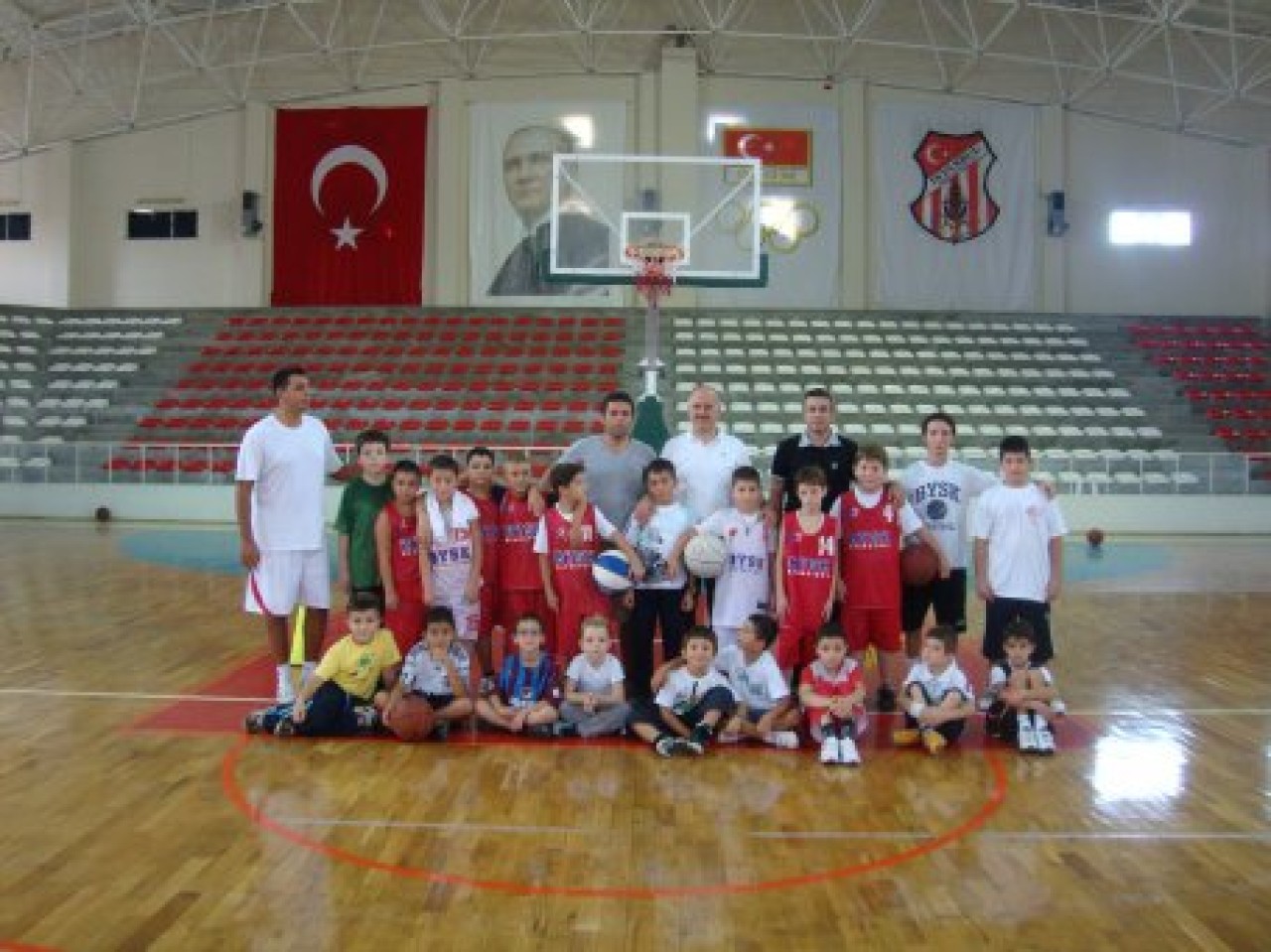 Basketbolculara Kaymakam desteği