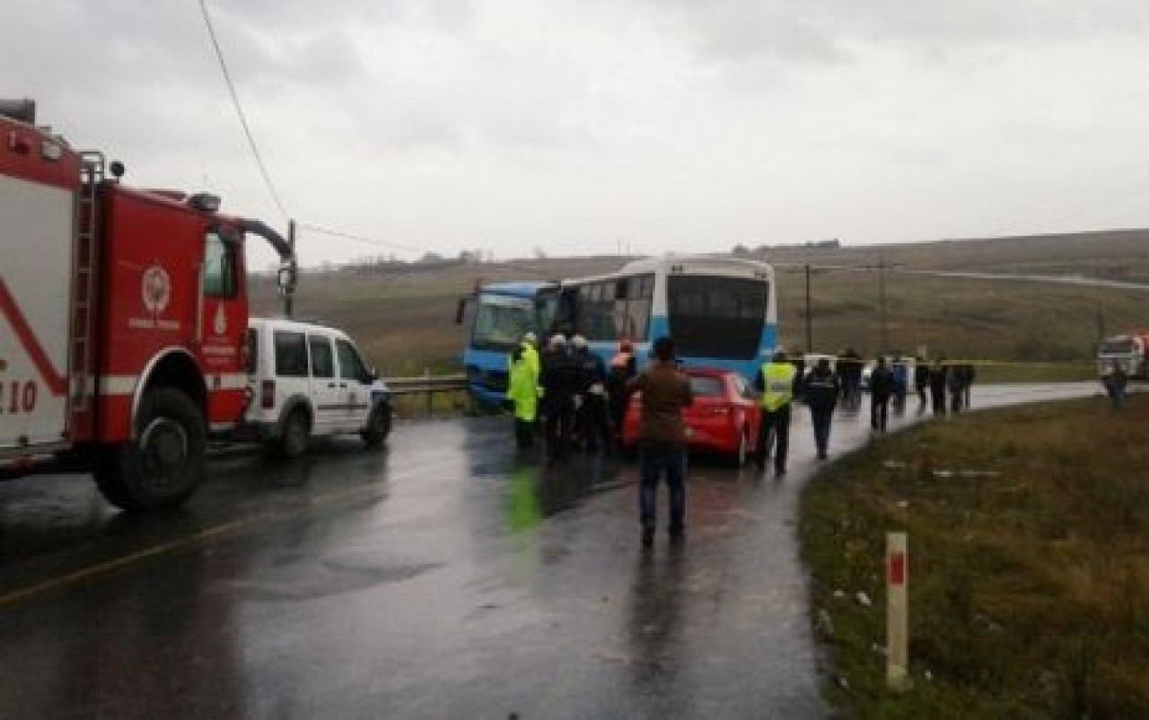 Halk Otobüsleri Kafa Kafaya Çapıştı: 1 Ölü