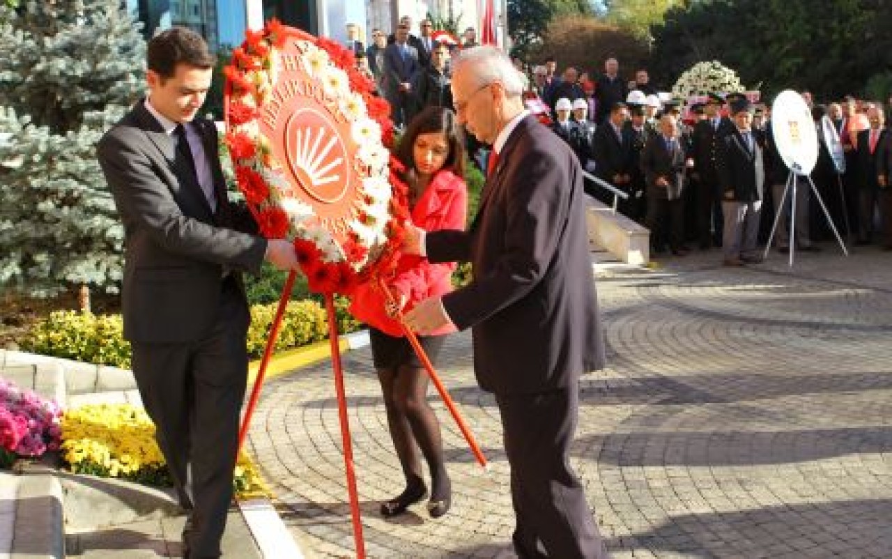 BEYLİKDÜZÜ, ATA’SINI TÖRENLER VE DUALARLA ANDI