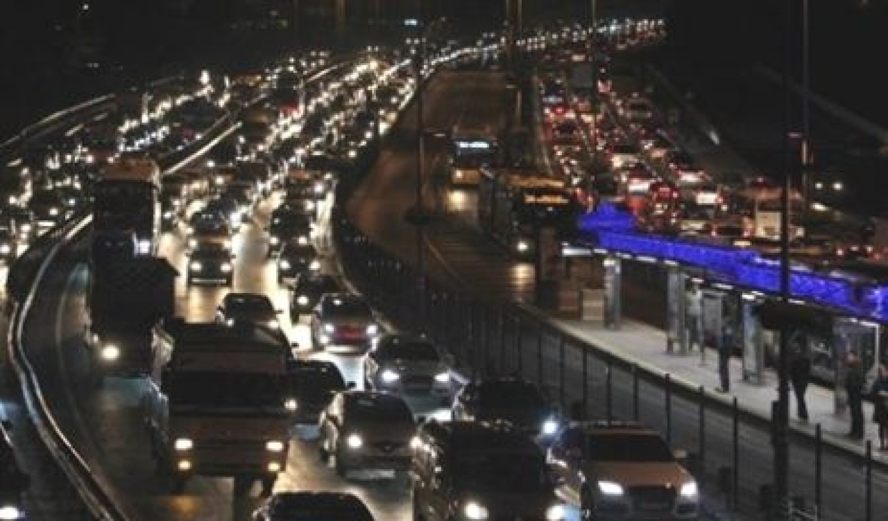 Küçükçekmece'de Trafik Çilesi Yaşanıyor