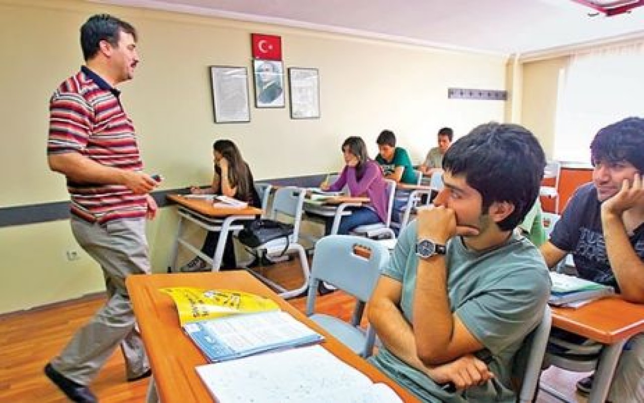 Akgün: Dershanelerin kapatılması yanlıştır...