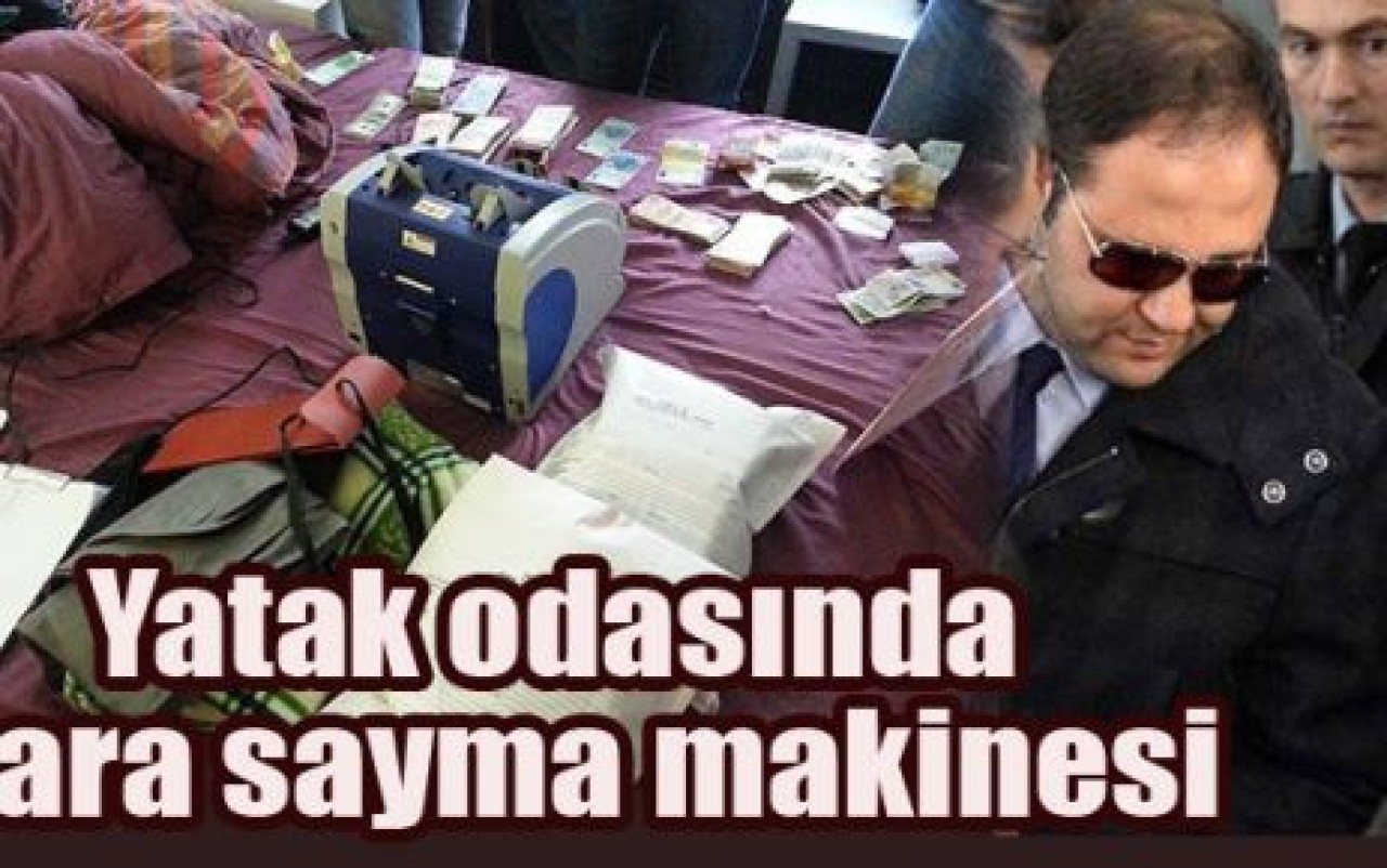 Yatak odasında para sayma makinesi