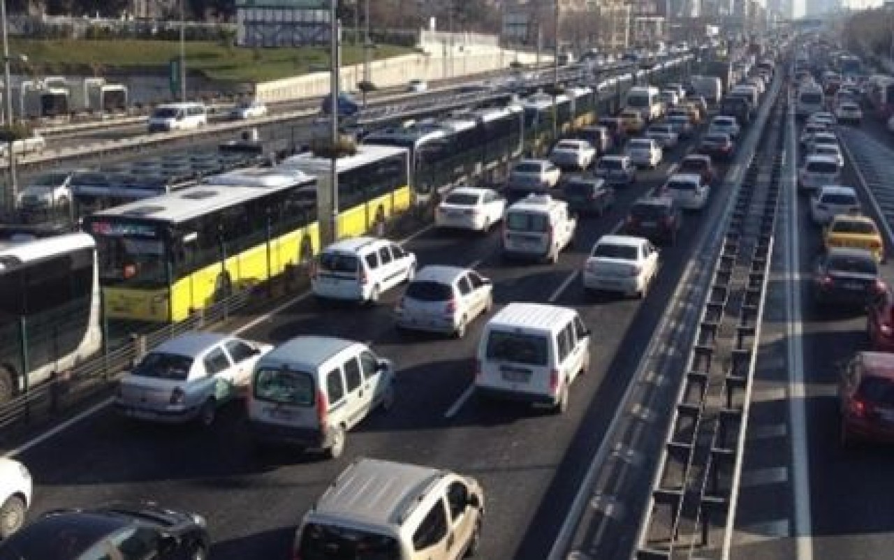 Metrobüs Arızalandı Yoğunluk Yaşandı