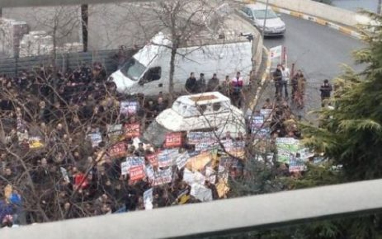 AKP'lilerden 'Zaman' protestosu