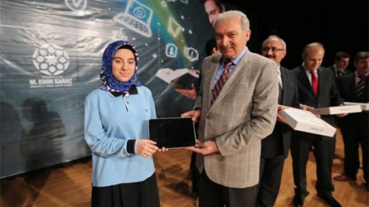 İmam Hatiplilerin tabletleri Belediyeden