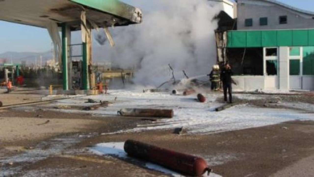 Doğalgaz istasyonu bomba gibi patladı