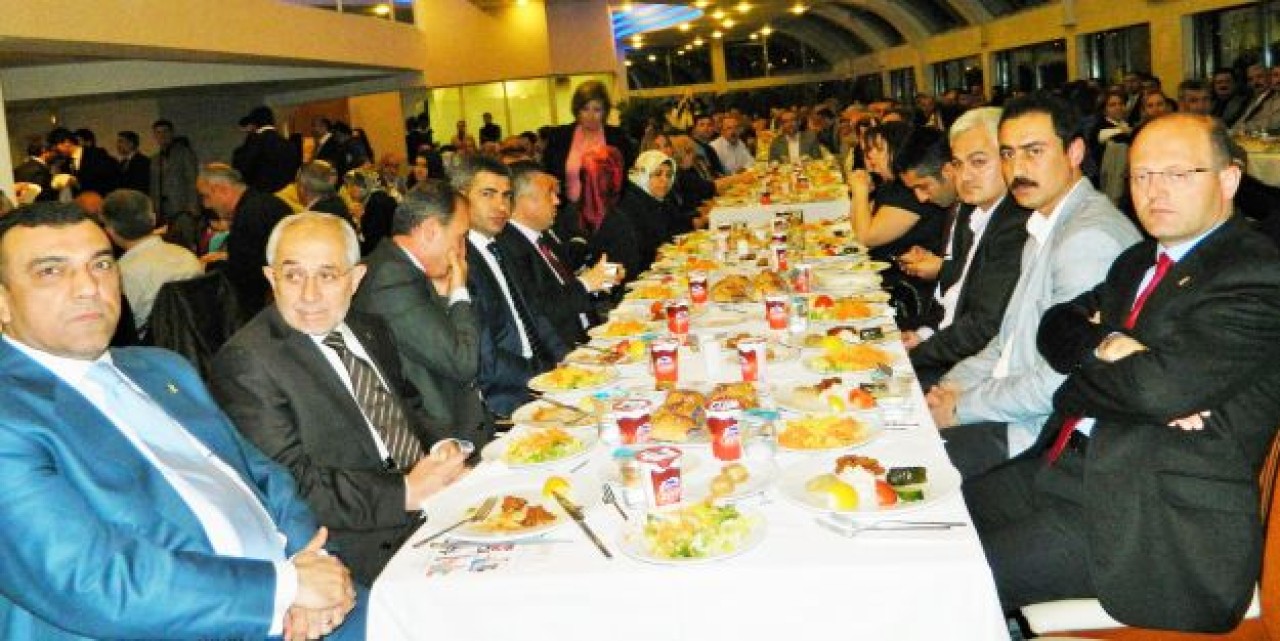 Salon Eser Hotel’den yemekler İBB‘den...