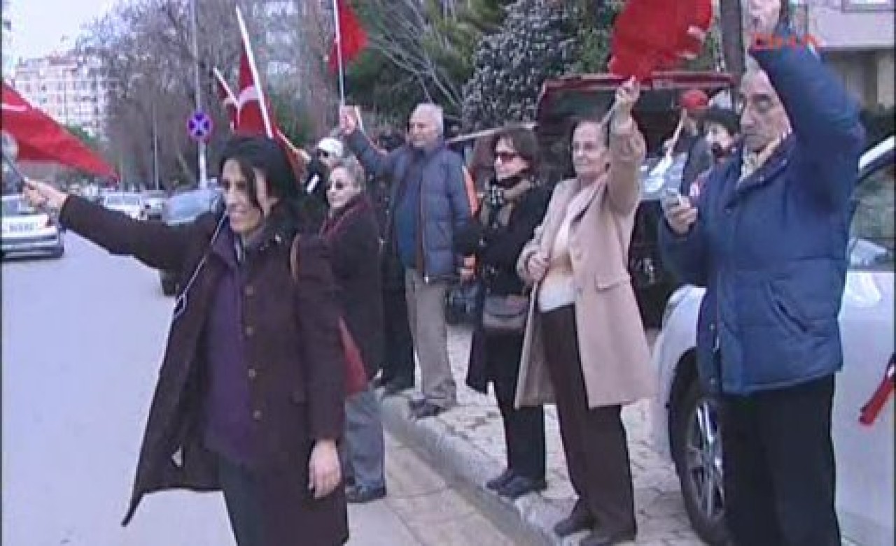 Fenerbahçe orduevi önünde "balyoz" protestosu