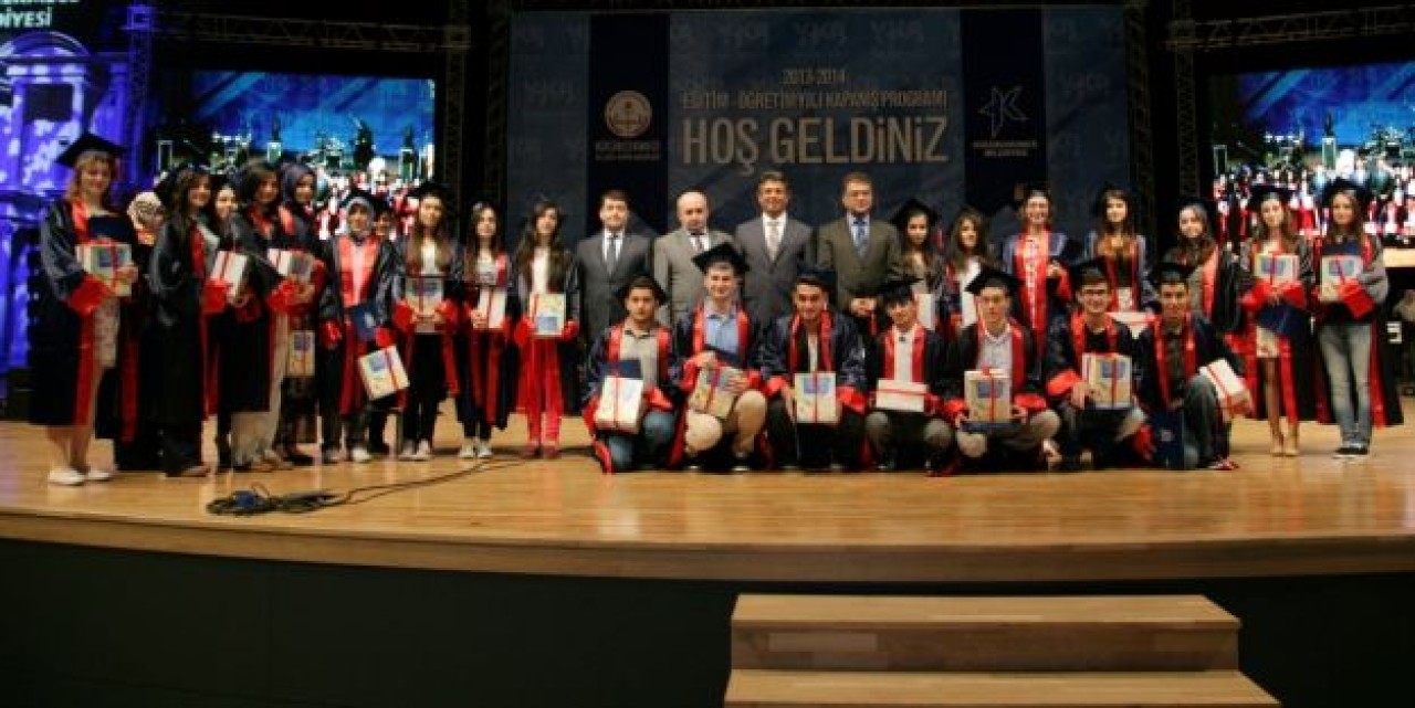 ÖĞRENCİLERİN MEZUNİYET COŞKUSU