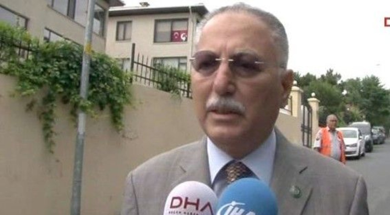 İhsanoğlu evinin önünde konuştu