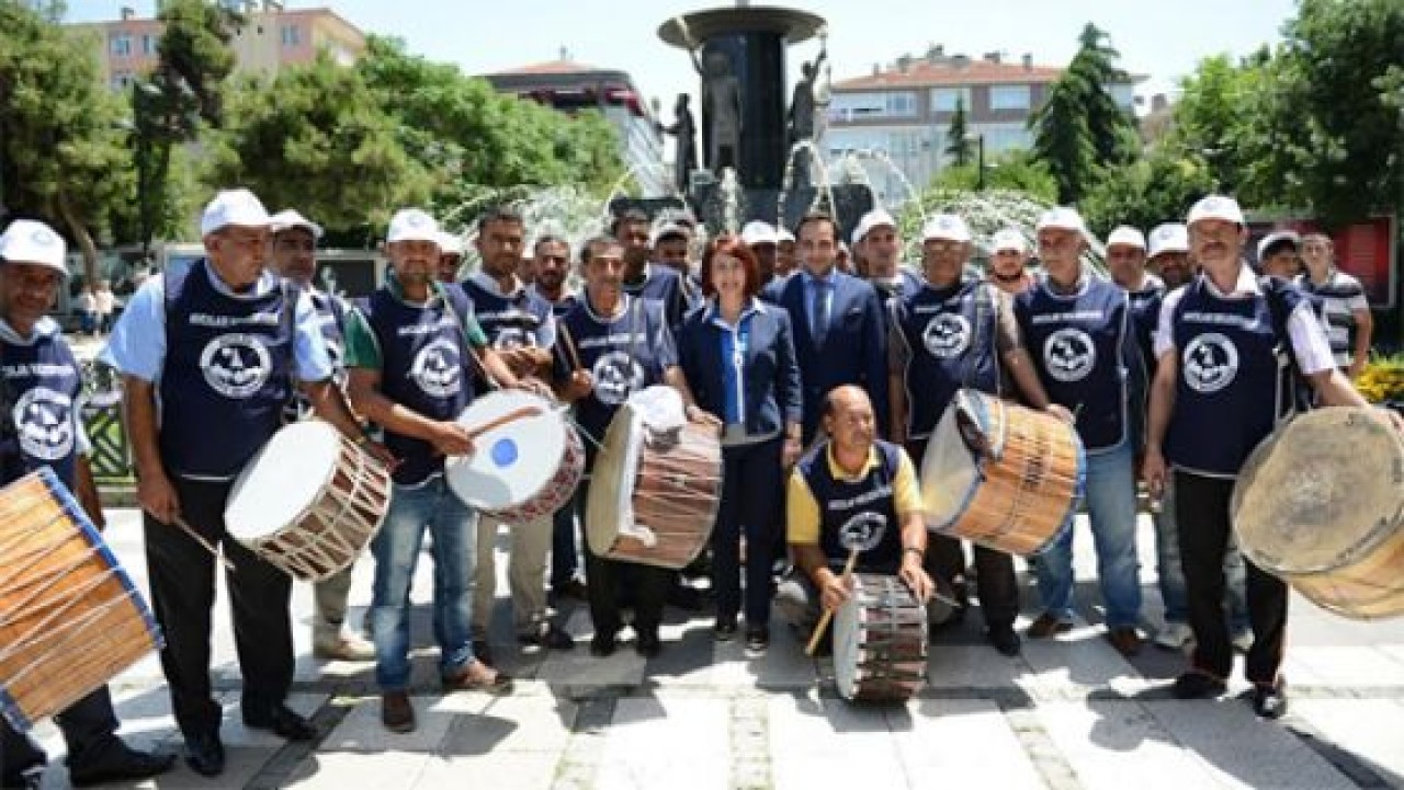 Avcılar'da korsan davulculuğa kimlik önlemi