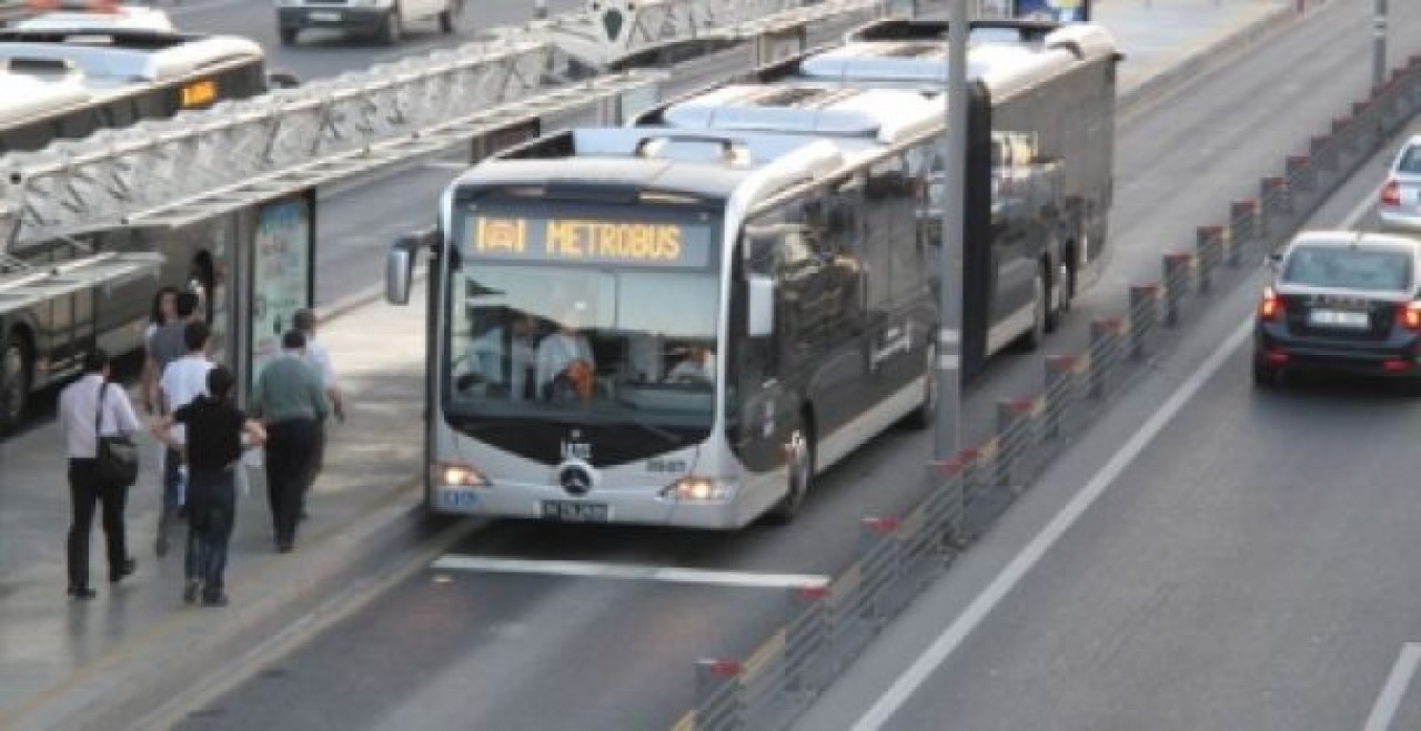 Metrobüse, Saat Ayarlı Zam Yapılması Gündemde