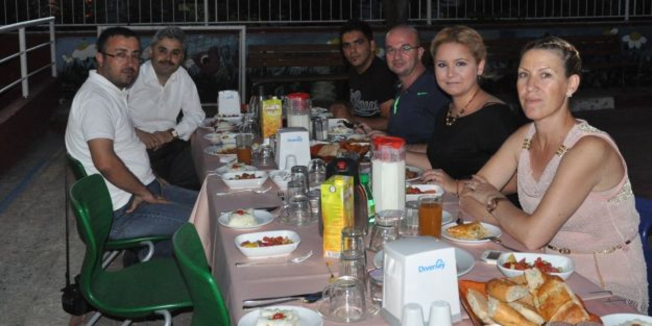 Fatih Kolejinden gazetecilere iftar