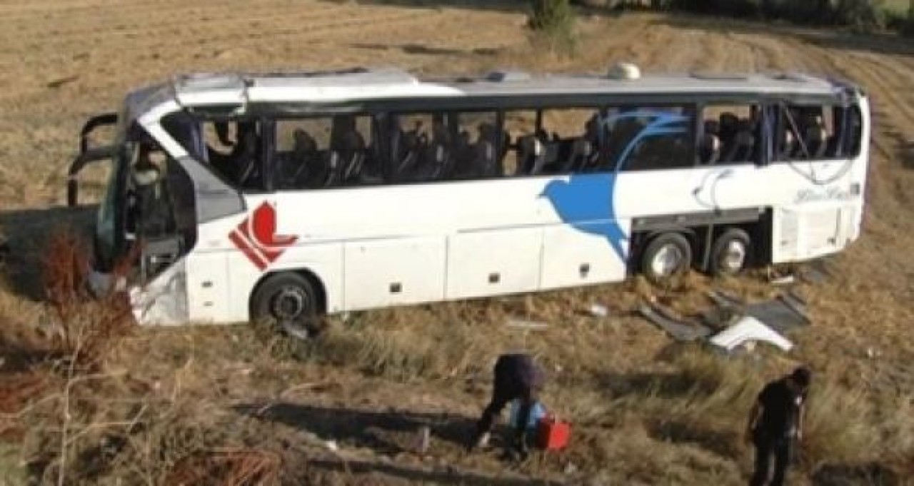 Eskişehir'de Otobüs Şarampole Devrildi: 42 Yaralı