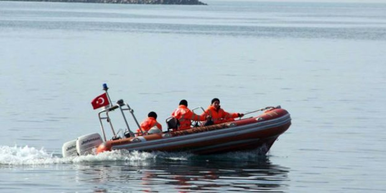 Vali Mutlu ailelerle arama çalışmalarına eşlik ediyor