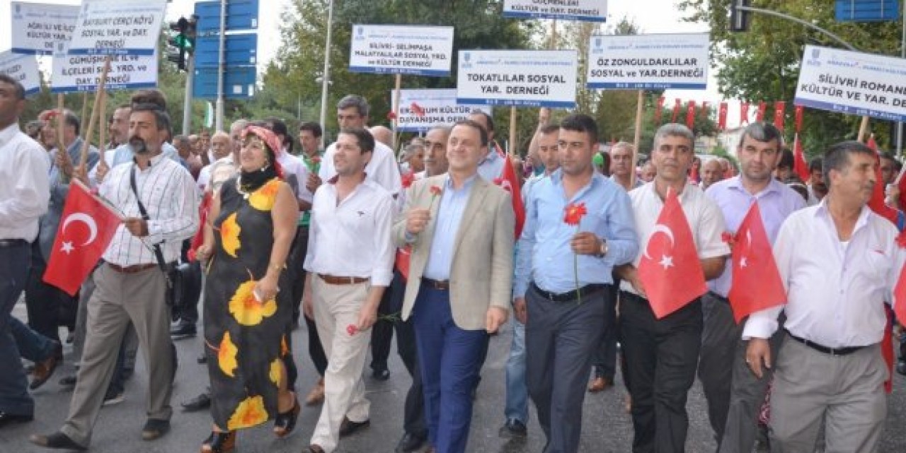 ANADOLU VE RUMELİ FESTİVALİ KORTEJLE BAŞLADI